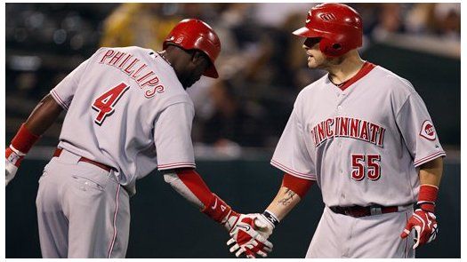 Hernández saca a los Rojos del bajón de bateo del fin de semana