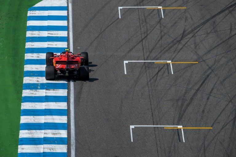 Ferrari domina en los libres de Alemania pero teme la lluvia