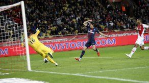 Cavani mete 3 goles en triunfo de PSG sobre alicaído Mónaco