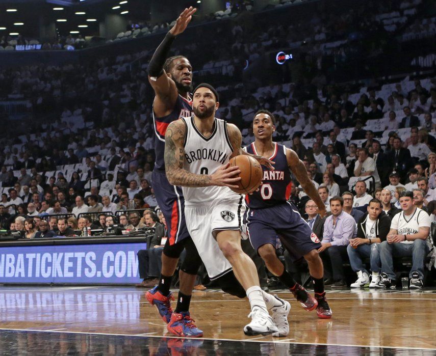 Nets ganan en tiempo extra y empatan serie ante Hawks
