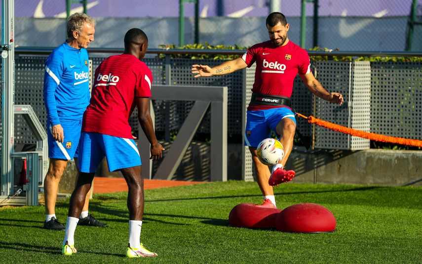 Agüero y Dembélé vuelven a entrenar con el equipo