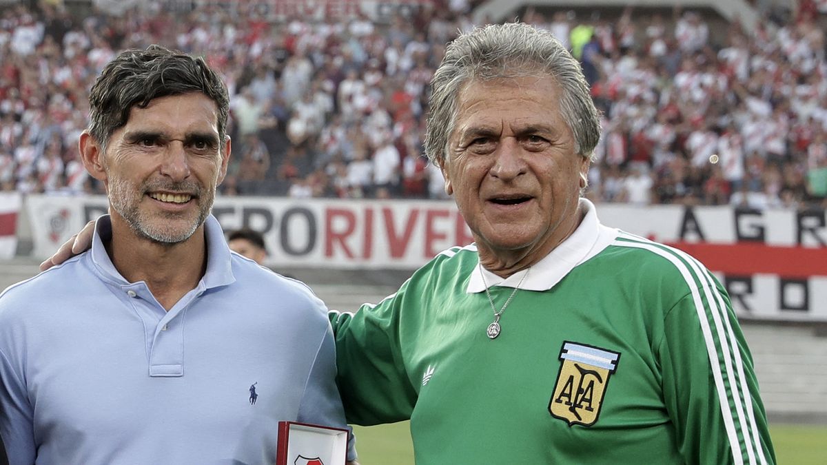 Le roban medalla de Copa del Mundo de 1978 a Ubaldo Fillol