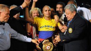 Colombiano Ramos gana tí­tulo interino superpluma de AMB