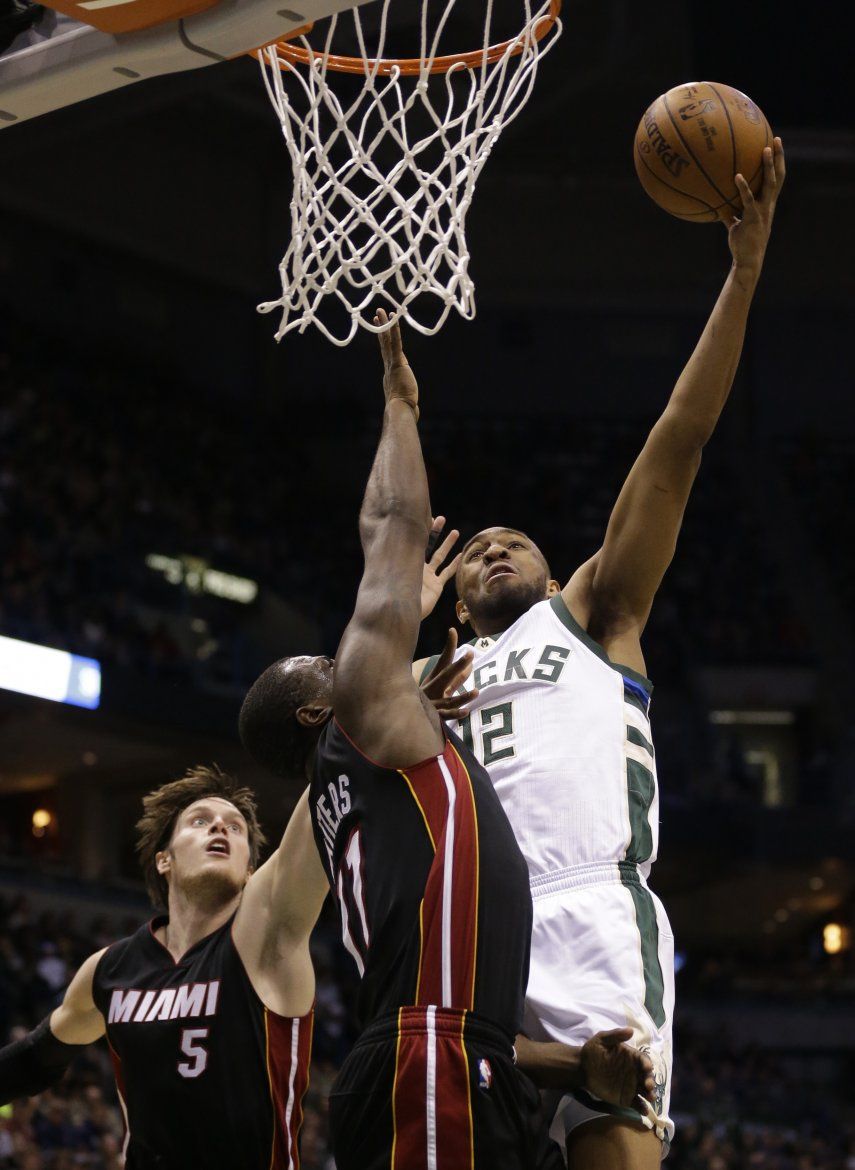 Con 24 de Parker, Bucks derrotan al Heat