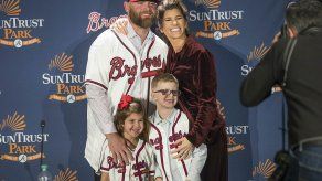 Bravos firma a los agentes libres Donaldson y McCann