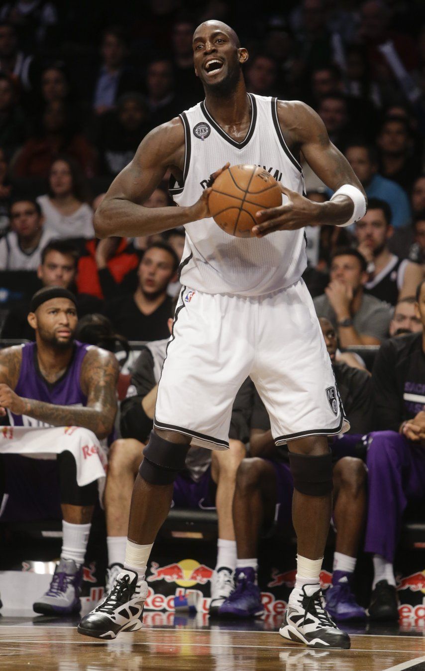 Plumlee lidera triunfo de los Nets ante Sacramento