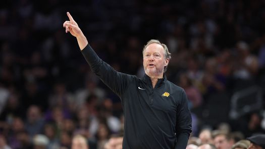 Phoenix Suns despiden a su entrenador tras quedar fuera de playoffs de NBA