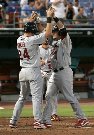 Molina y Piñeiro mantienen a Cardenales en la lucha