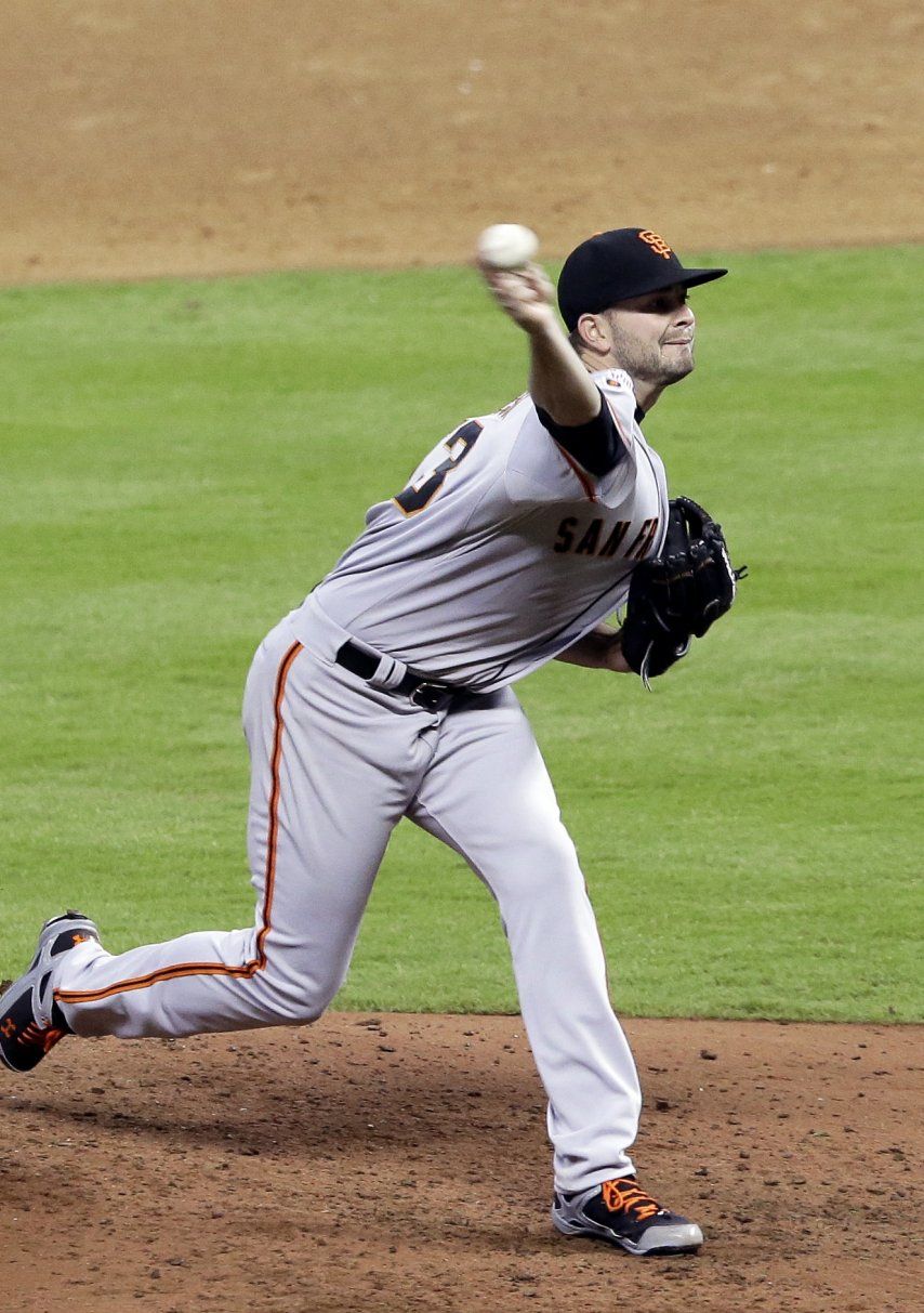 Heston lanza juego completo, Gigantes ganan a Astros 8-1