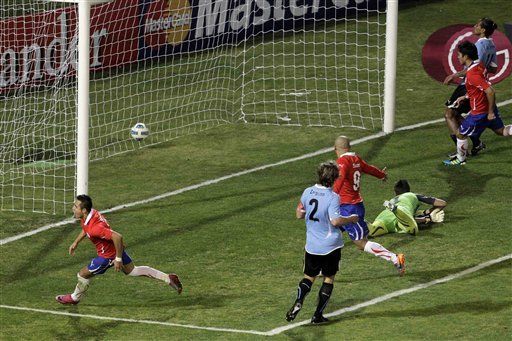 América: Chile y Uruguay empatan 1-1