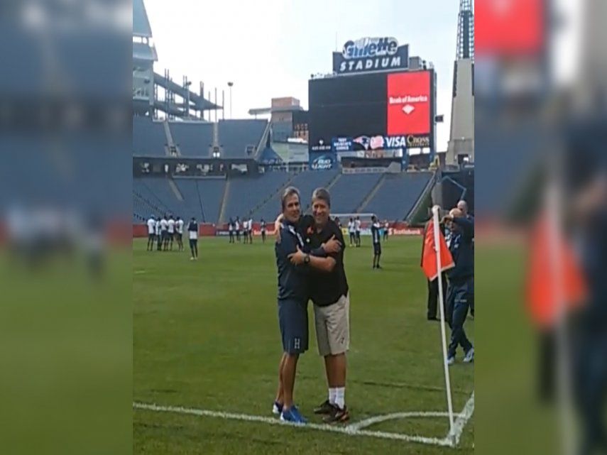 Encuentro de técnicos Bolillo y Pinto en el Gillette Stadium