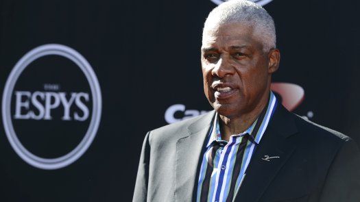 Dr. J es dado de alta de hospital tras sentirse mal