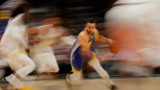 Curry, Durant y Thompson se destacan en la NBA