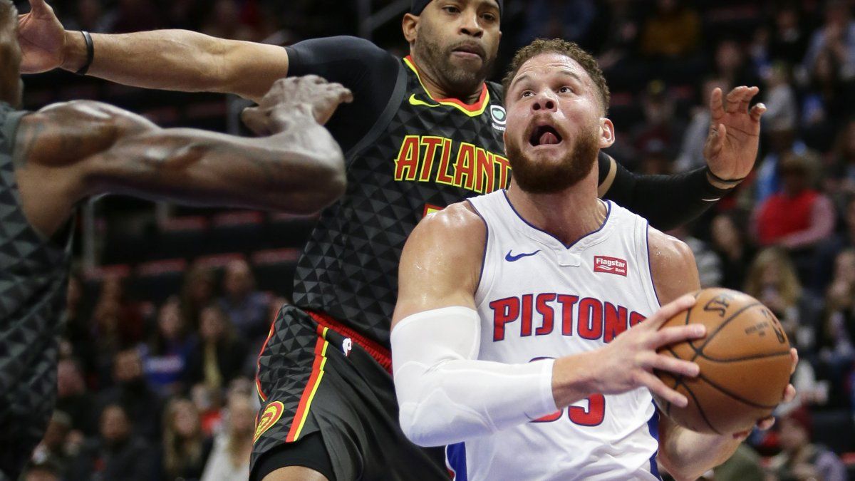 Alex Len y Vince Carter guían a Hawks a triunfo ante Pistons
