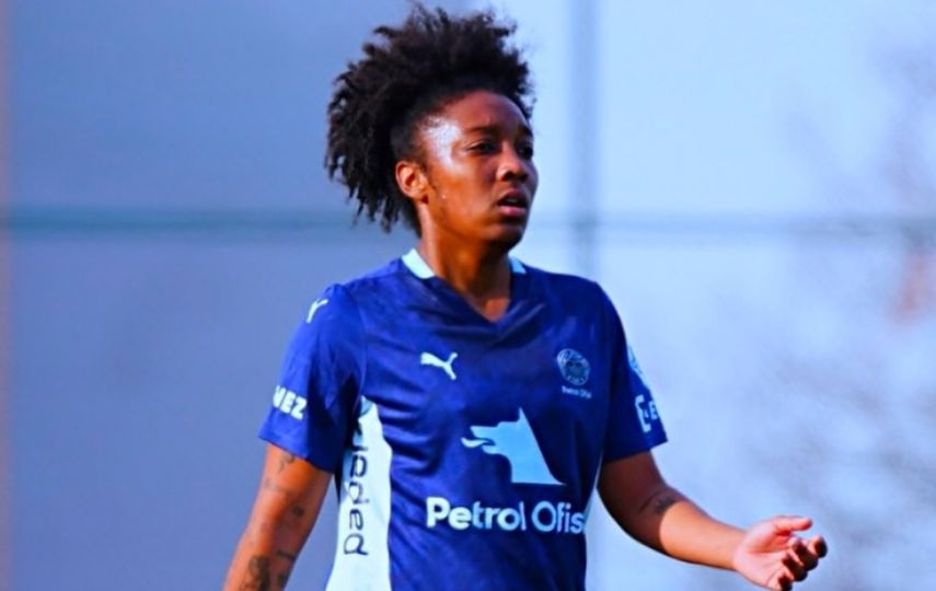 Marta Cox anota de chilena y sumó doblete en goleada del Fenerbahce