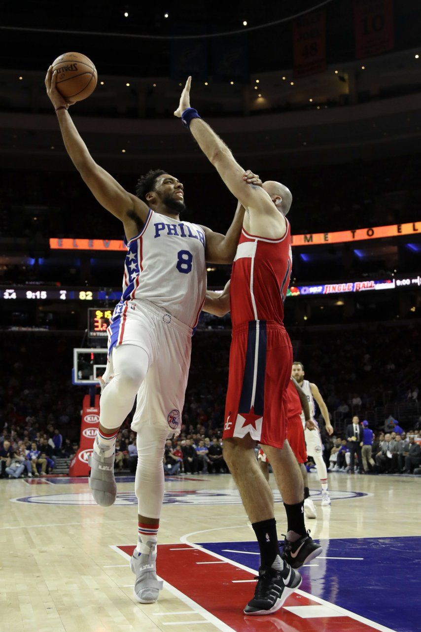 Okafor anota 19 puntos, 76ers doblegan a Wizards