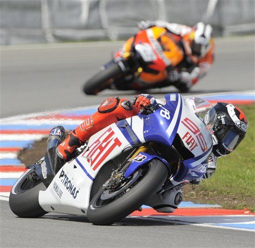 Lorenzo gana MotoGP checo; extiende ventaja en la punta