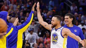 NBA: Stephen Curry asciende en la lista de máximos anotadores de todos los tiempos