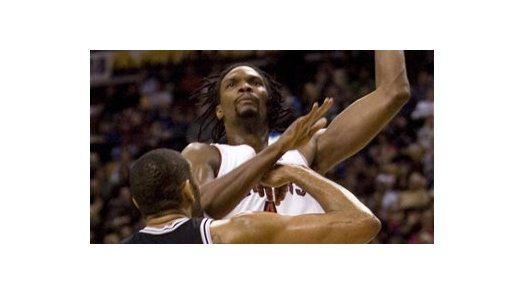 NBA: Raptors 91, Spurs 86; Bosh establece récord
