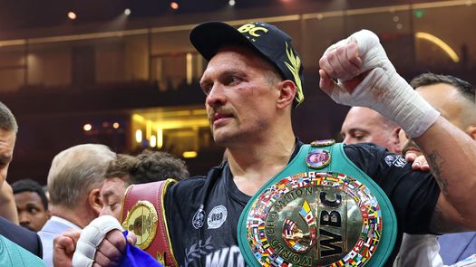 Boxeador Oleksandr Usyk fue esposado en aeropuerto en Polonia