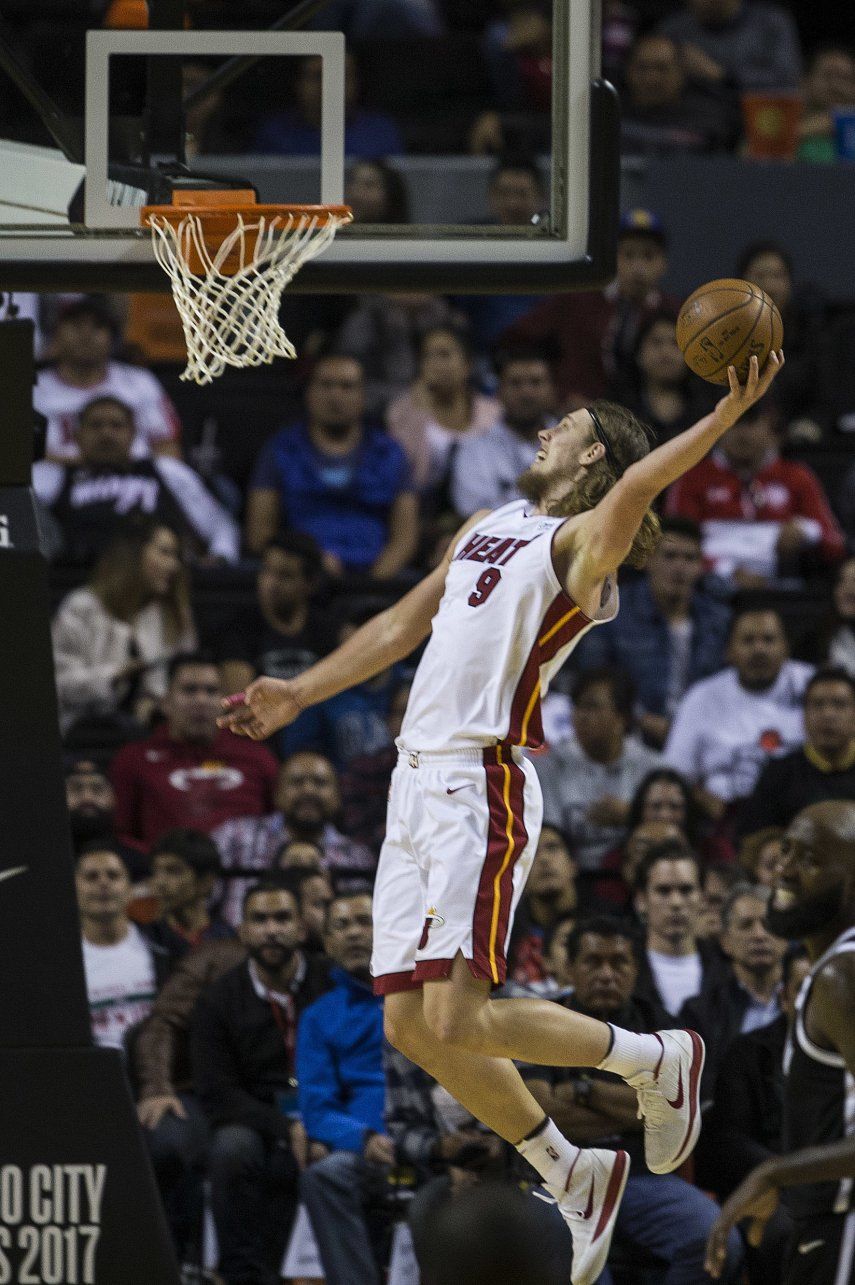 Heat rompe mala racha, al vencer 101-89 a Nets en México
