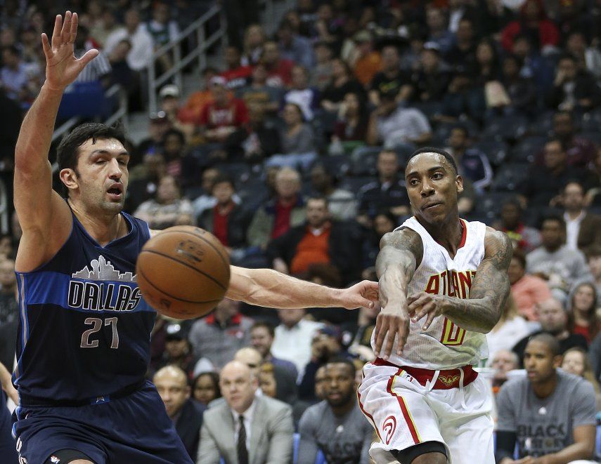 Teague anota 32 puntos y Hawks vencen a Mavs