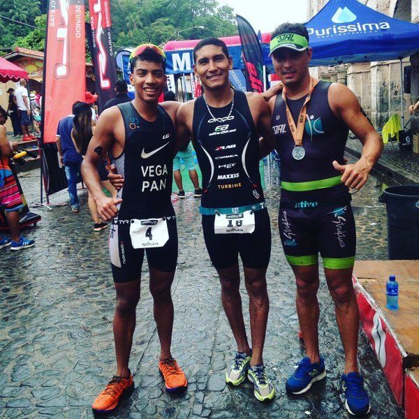 Venezolano Edward Villalta gana el Triatlón de Portobelo