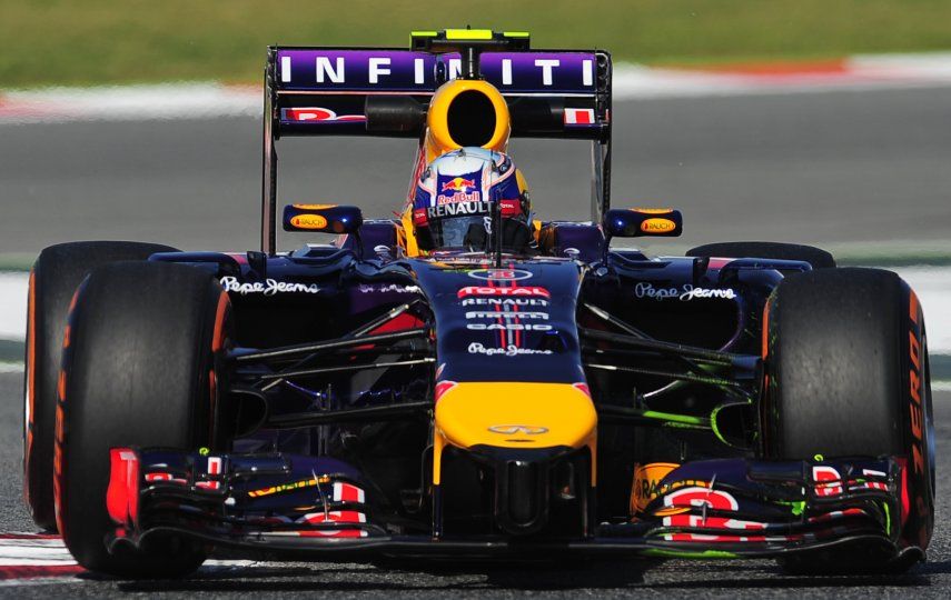 Vettel abandona primera sesión de entrenamientos