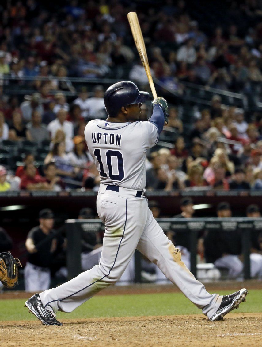 Padres ganan a Rojos con jonrón de Upton, cortan mala racha