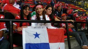 Fanaticada panameña se toma parte del Estadio Azteca