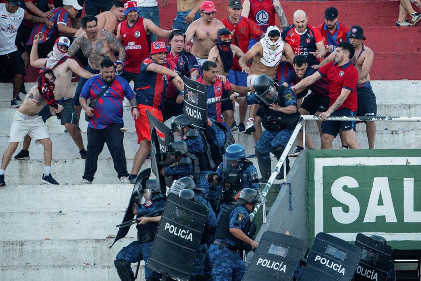 Superclásico del fútbol paraguayo termina con 72 heridos y 63 detenidos