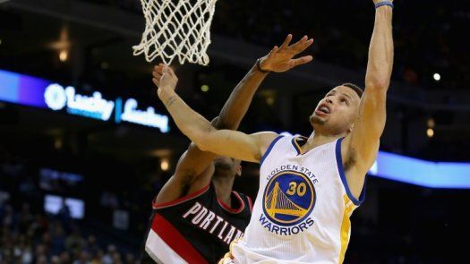 Stephen Curry sigue como líder anotador en la NBA