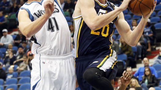 Hayward ayuda en triunfo del Jazz sobre Wolves