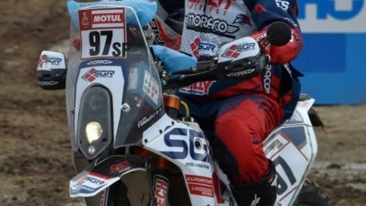 El piloto de motos francés Toniutti, en estado estable y serio tras la caída en el Dakar