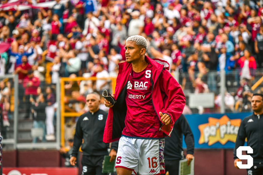 Eduardo Anderson le ganó el primer duelo a César Yanis en Costa Rica