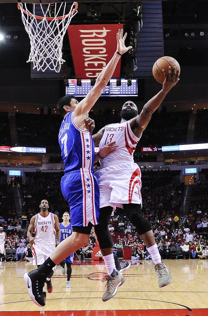Harden anota 23 puntos en 1er cuarto; Rockets vencen a 76ers