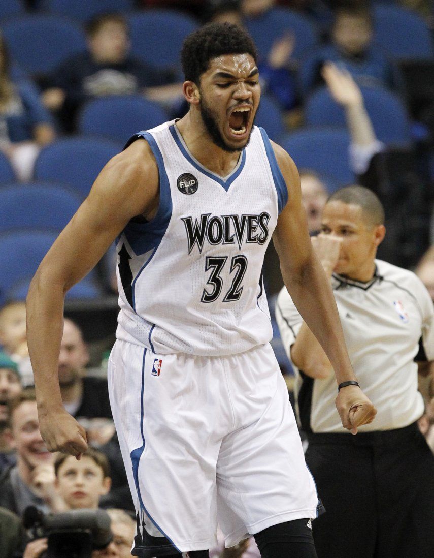 Con doble doble de Towns, Wolves vencen a Suns