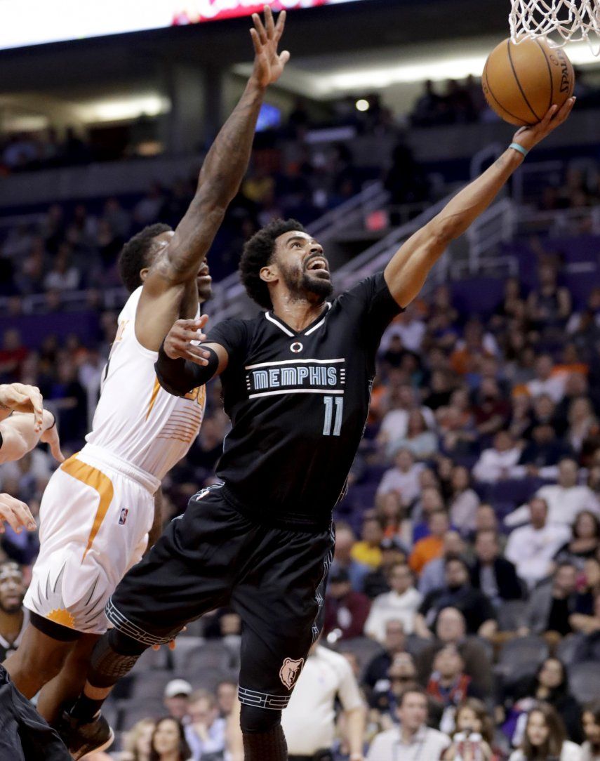 Conley bate su marca personal, Grizzlies ganan a Suns 115-96