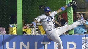 Puig se pierde juego tras colisión con cerca