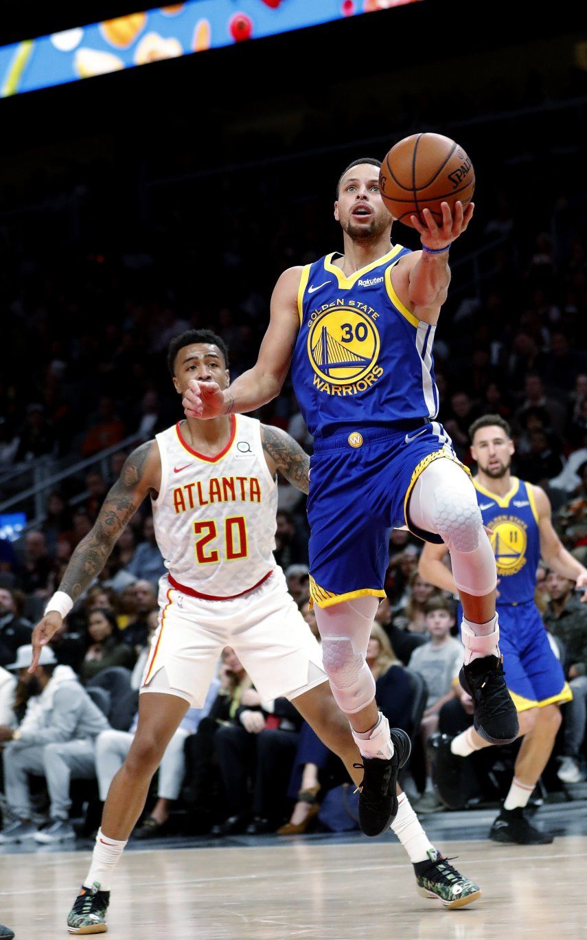 Warriors se apoyan en sus 3 astros para vencer a Hawks