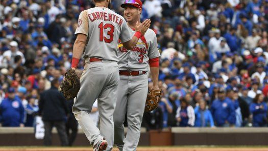 Mikolas domina, Cardenales vencen a Cachorros y siguen vivos
