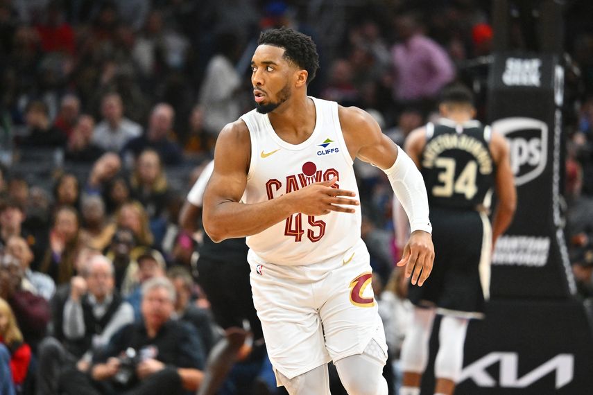 NBA: Donovan Mitchell lidera triunfo de Cavaliers ante los Bucks