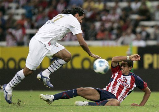 A costa de Atlante, Chivas sigue paso perfecto en fútbol mexicano