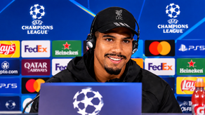 Ronald Araújo está feliz en el Liverpool