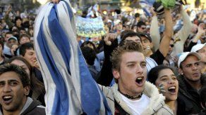 Uruguayos agradecen actuación mundialista de la celeste