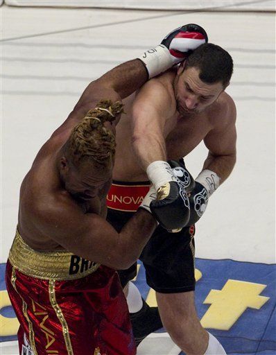 Klitschko gana por decisión a Briggs