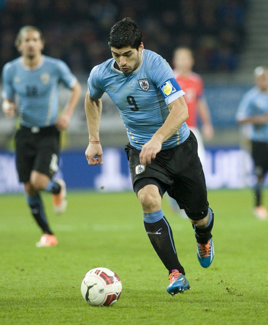 Luis Suárez arrasa con premios de Inglaterra