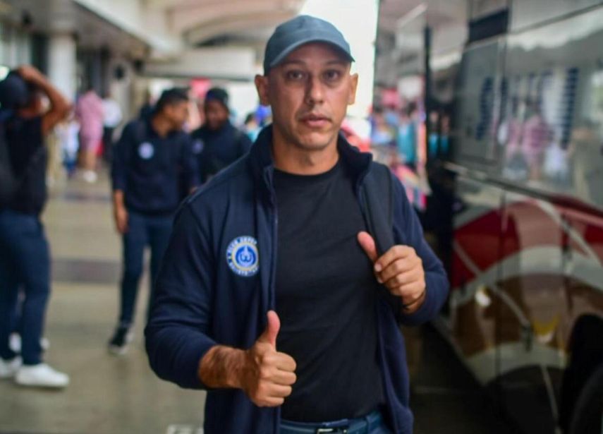 LPF: El CD Universitario se despide de Julio Infante