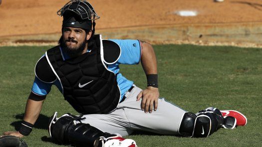 Marlins pone en reposo a Alfaro por inflamación en rodilla