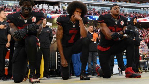 De pie en la cancha o arrodillados en el vestuario: NFL restringe protestas al himno